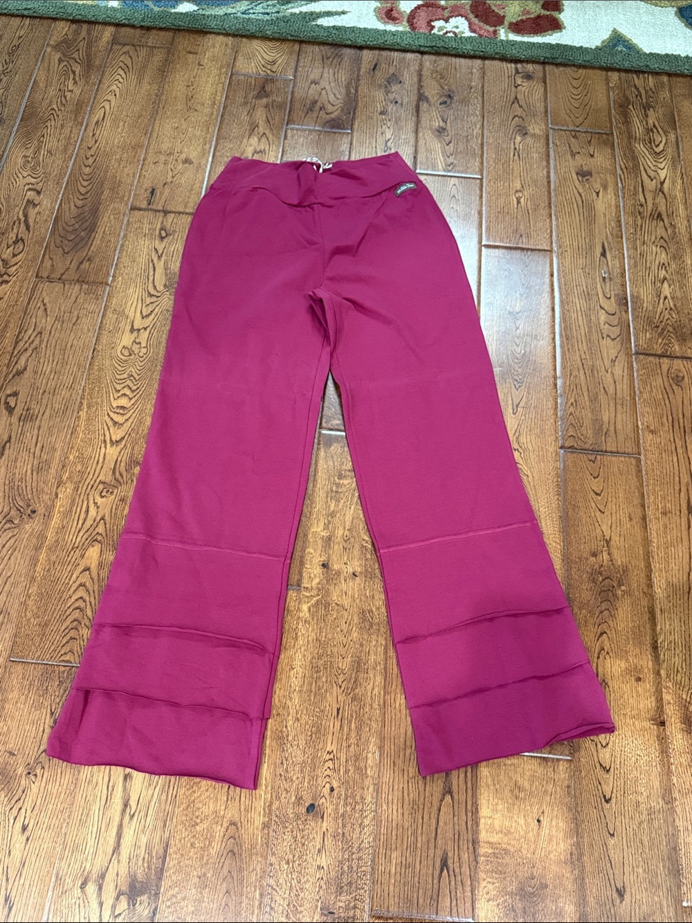 Matilda Jane Women’s Very Merry Mulberry maroon ruffle bottom pants sz M new